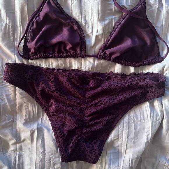 💜💜EUC-SUPER CUTE PURPLE BIKINI WITH CHEEKY BOTTOMS SZ L💜💜 - Picture 5 of 7